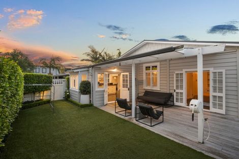 Photo of property in 63 Aramoana Avenue, Devonport, Auckland, 0624