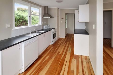 Photo of property in 16 Komata Grove, Waitangirua, Porirua, 5024