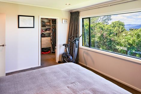 Photo of property in 16 Titiro Moana Road, Korokoro, Lower Hutt, 5012