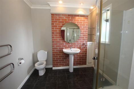 Photo of property in 24 Glenfern Road, Mellons Bay, Auckland, 2014