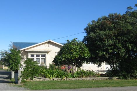 Photo of property in 9 Toi Street, Otaki Beach, Otaki, 5512