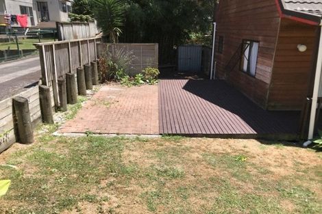 Photo of property in 1/130 Cliff View Drive, Green Bay, Auckland, 0604