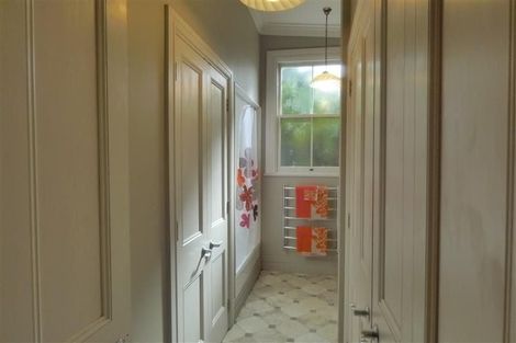 Photo of property in 35 Belt Road, Moturoa, New Plymouth, 4310