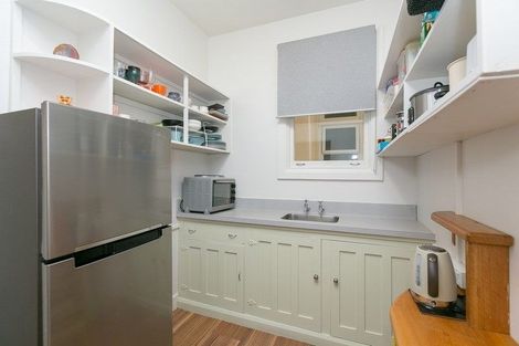 Photo of property in Devonport Apartments, 19/127 Saint Aubyn Street, New Plymouth, 4310