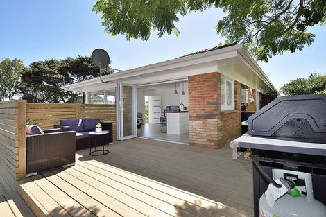 Photo of property in 2/40a Blakeborough Drive, Forrest Hill, Auckland, 0620