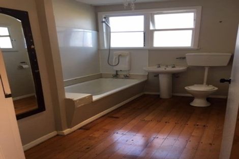Photo of property in 23 Clairville Crescent, Wai O Taiki Bay, Auckland, 1072
