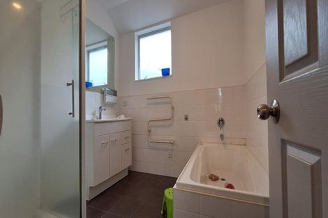 Photo of property in 3a Pittville Place, Henderson, Auckland, 0612
