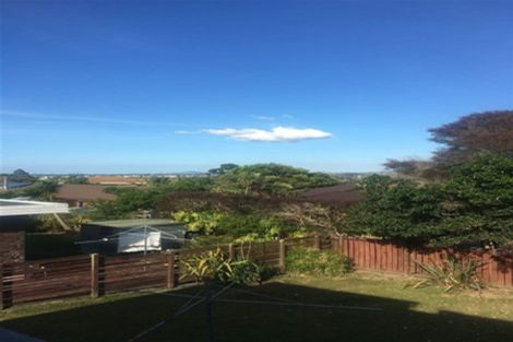 Photo of property in 19 Rosewarne Crescent, Glendene, Auckland, 0602