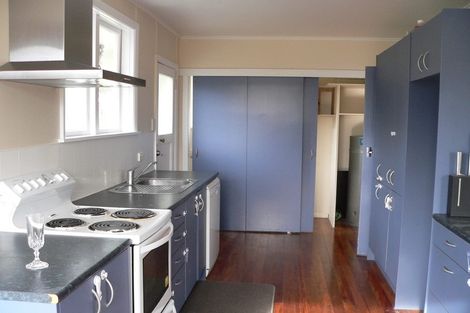 Photo of property in 17 Taylor Terrace, Tawa, Wellington, 5028