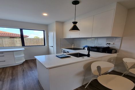 Photo of property in 49c Riverton Drive, Randwick Park, Auckland, 2105