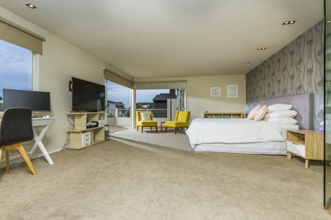 Photo of property in 9a Craig Road, Milford, Auckland, 0620