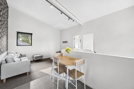 Photo of property in 9b Onslow Road, Khandallah, Wellington, 6035