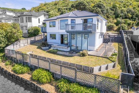 Photo of property in 11 Chastudon Place, Tawa, Wellington, 5028
