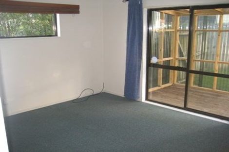 Photo of property in 3 Thalia Place, Totara Vale, Auckland, 0629