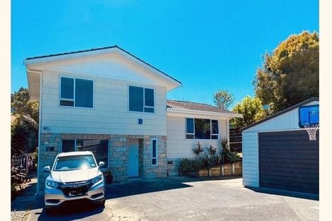 Photo of property in 84 Ravenwood Drive, Forrest Hill, Auckland, 0620