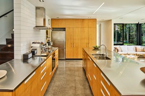 Photo of property in 8 Tawa Street, Eastbourne, Lower Hutt, 5013