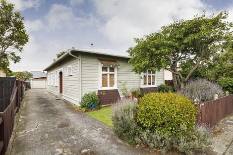 Photo of property in 9 Oxford Street, Hokowhitu, Palmerston North, 4410