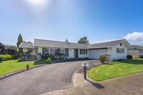 Photo of property in 8 Knights Grove, Otaki, 5512