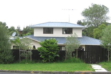 Photo of property in 2/6 Rossmore Terrace, Murrays Bay, Auckland, 0630