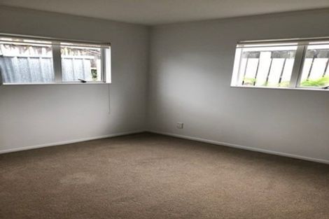 Photo of property in 8a Fordham Street, Beach Haven, Auckland, 0626
