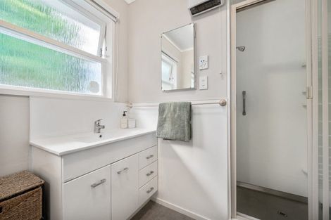 Photo of property in 18 Florio Terrace, Tawa, Wellington, 5028