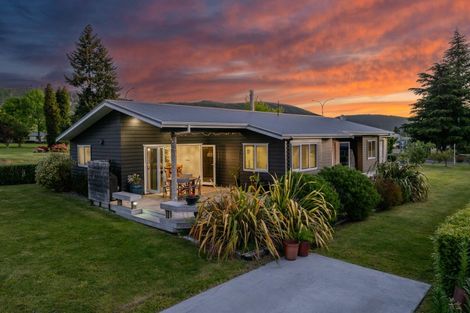Photo of property in 1 Seagers Close, Kinloch, Taupo, 3377