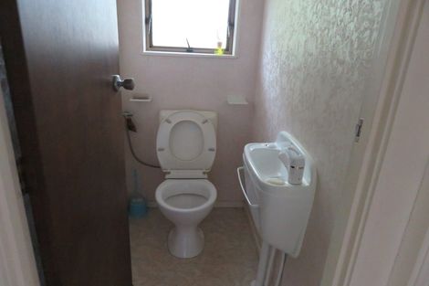 Photo of property in 1b Cairngorm Place, Highland Park, Auckland, 2010