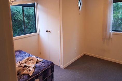 Photo of property in 152a Newlands Road, Newlands, Wellington, 6037