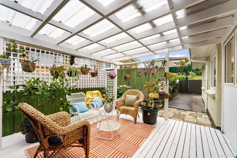 Photo of property in 14 Dalwhinnie Parade, Highland Park, Auckland, 2010