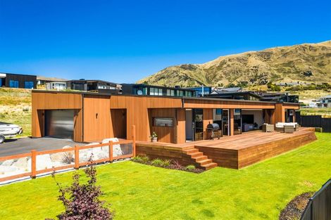 Photo of property in 18 Sapphire Spring Rise, Wanaka, 9305