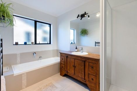 Photo of property in 15 Riddington Rise, Ohauiti, Tauranga, 3112