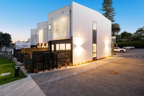 Photo of property in 1/18 Handley Avenue, Narrow Neck, Auckland, 0624
