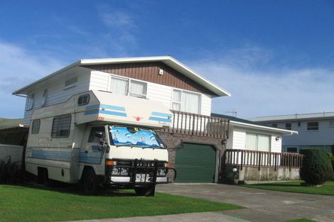 Photo of property in 28 Annan Grove, Papakowhai, Porirua, 5024