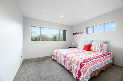 Photo of property in 12 Midhurst Avenue, Henderson, Auckland, 0612
