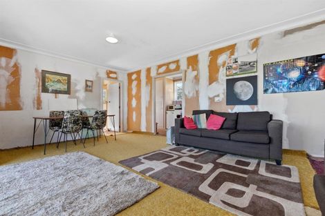 Photo of property in 14 Karaka Road, Kawakawa Bay, Papakura, 2585