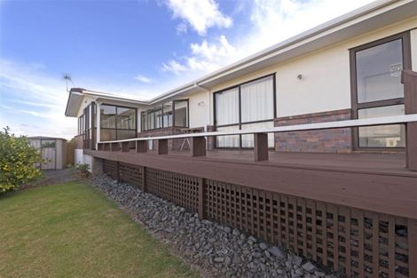 Photo of property in 3 Whiting Grove, West Harbour, Auckland, 0618