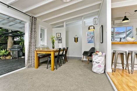 Photo of property in 2/98 Eversleigh Road, Belmont, Auckland, 0622