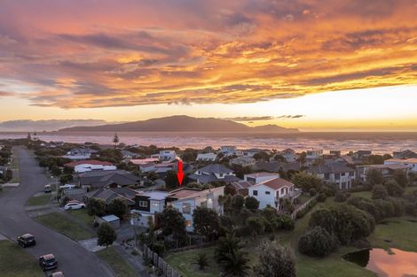 Photo of property in 155 Field Way, Waikanae Beach, Waikanae, 5036