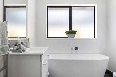 Photo of property in 27 Crossley Avenue, Woodend, 7610