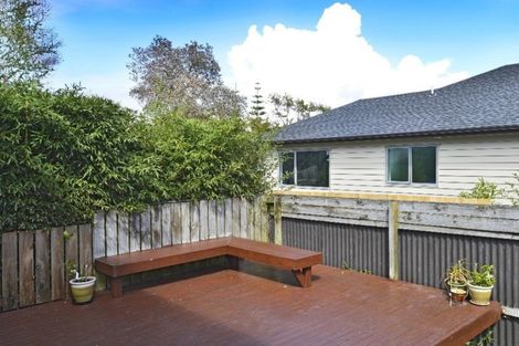 Photo of property in 966a East Coast Road, Northcross, Auckland, 0632