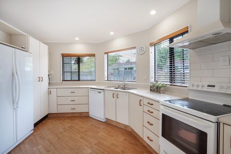 Photo of property in 4a Brett Place, Takaro, Palmerston North, 4412