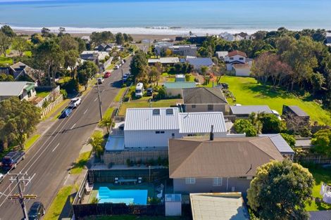 Photo of property in 27 Wairau Road, Oakura, 4314