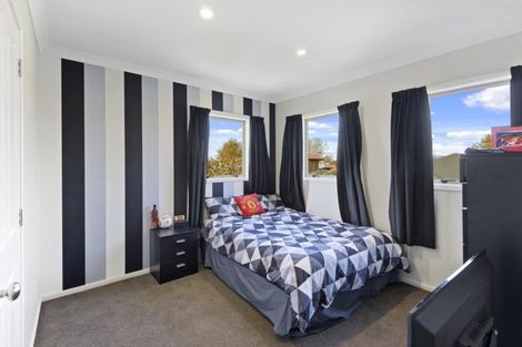 Photo of property in 28 Coolspring Way, Redwood, Christchurch, 8051