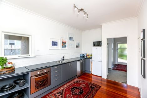 Photo of property in 81 Paynters Avenue, Strandon, New Plymouth, 4312