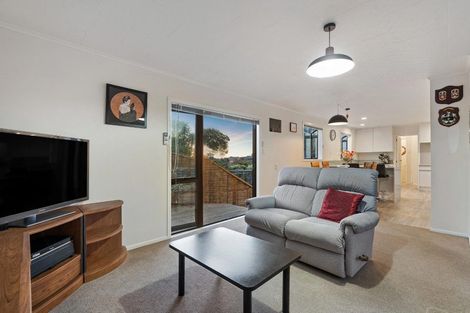 Photo of property in 76 Stanley Road, Glenfield, Auckland, 0629