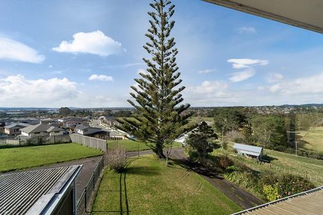 Photo of property in 16 Babich Road, Henderson Valley, Auckland, 0614