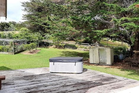 Photo of property in 15 Te Henga Road, Waitakere, Henderson, 0781