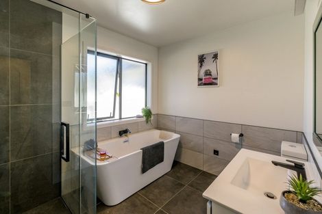 Photo of property in 8 Gladys Place, Levin, 5510