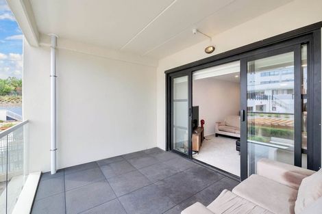 Photo of property in Apollo Apartments, 201/46 Rosedale Road, Rosedale, Auckland, 0632