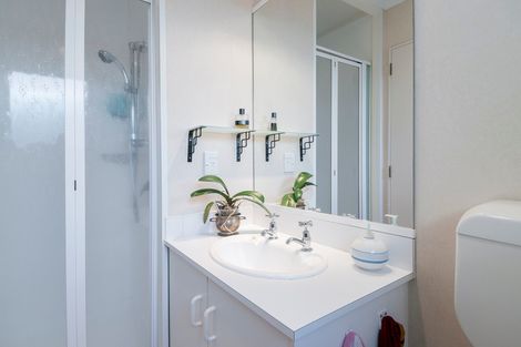 Photo of property in 10 Meadowviews Drive, Welcome Bay, Tauranga, 3112